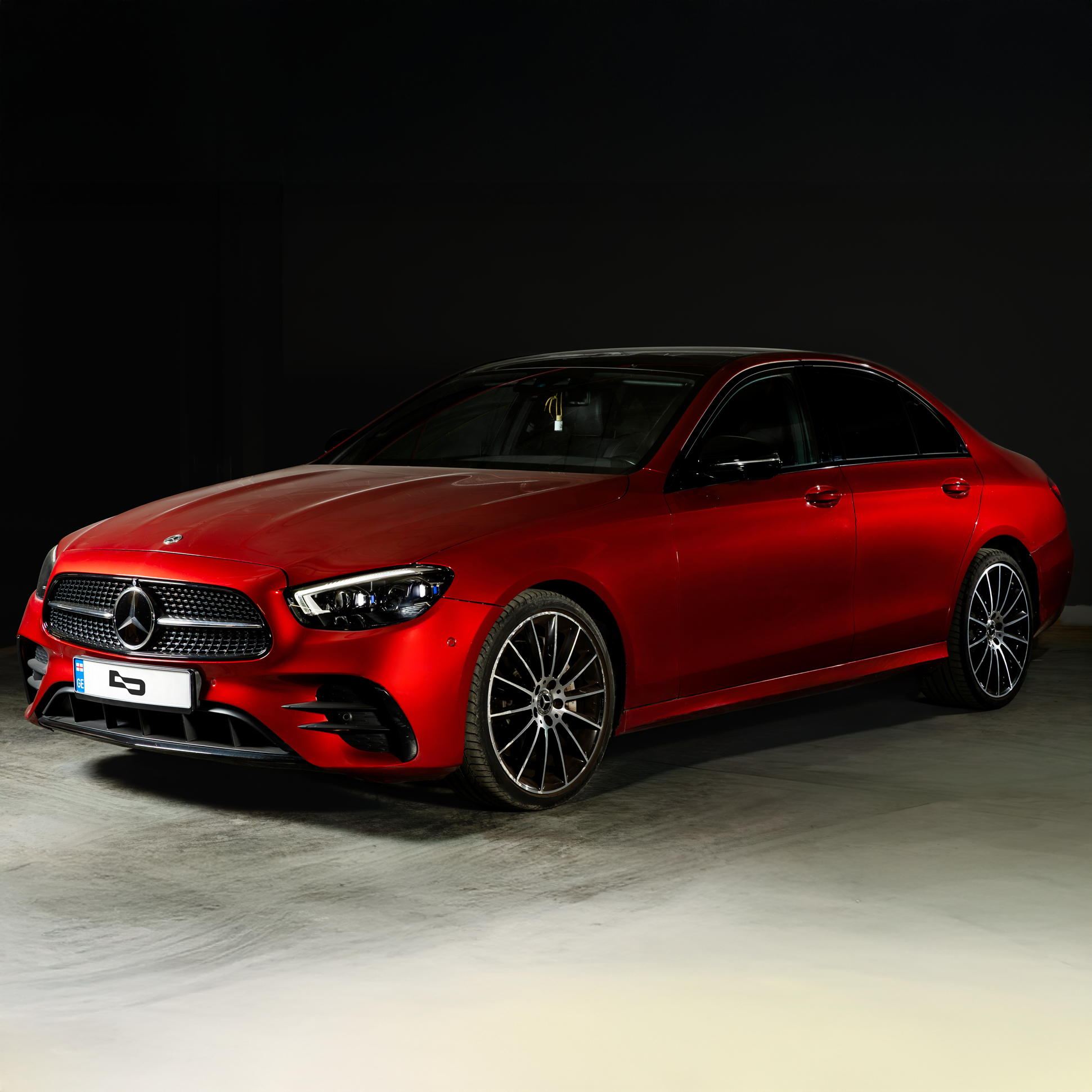 Mercedes-Benz E 300 thumbnail 4